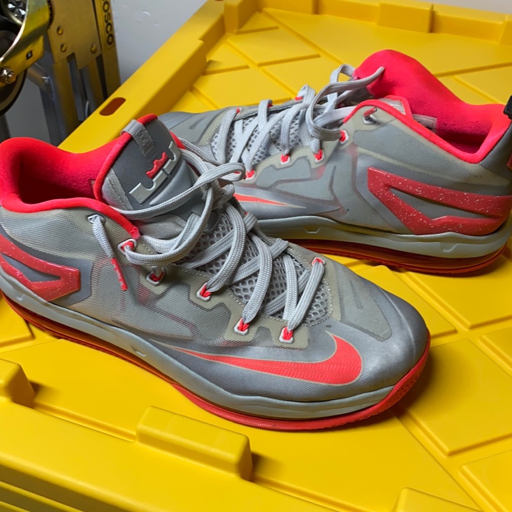 Men’s Nike Lebron James 11 low “Laser Crimson”